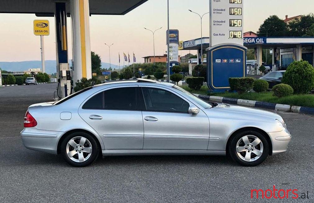 2006' Mercedes-Benz E 220 photo #1