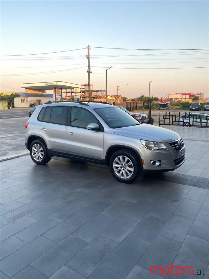 2009' Volkswagen Tiguan photo #5