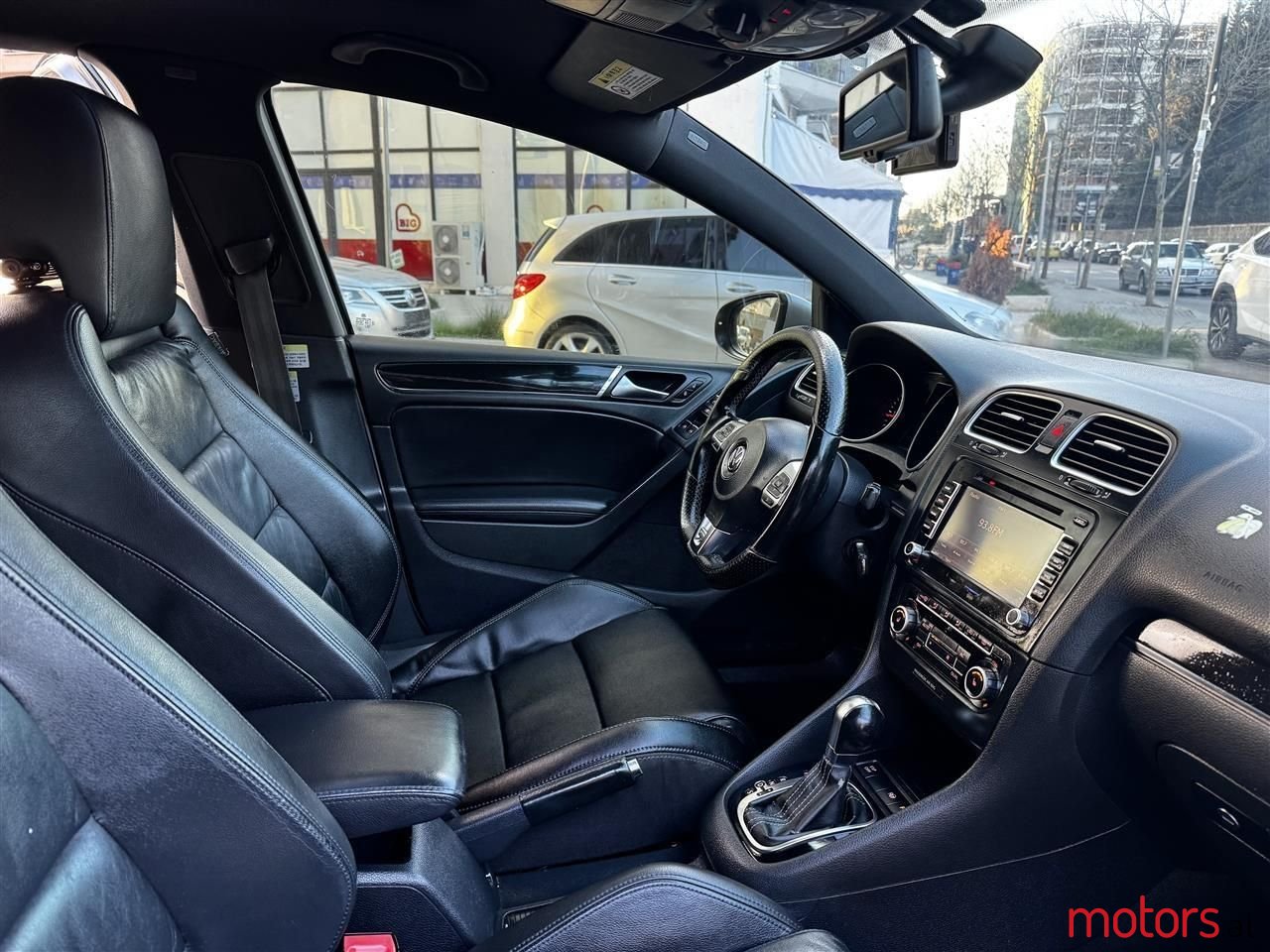 2010' Volkswagen Golf photo #3