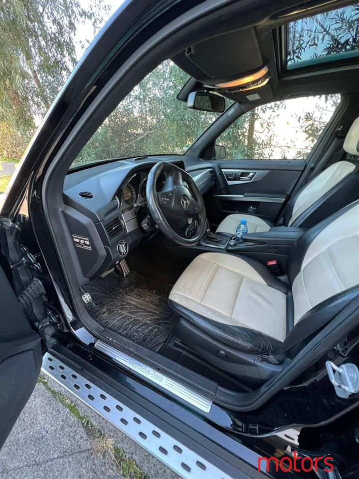2009' Mercedes-Benz GLK 250 photo #3