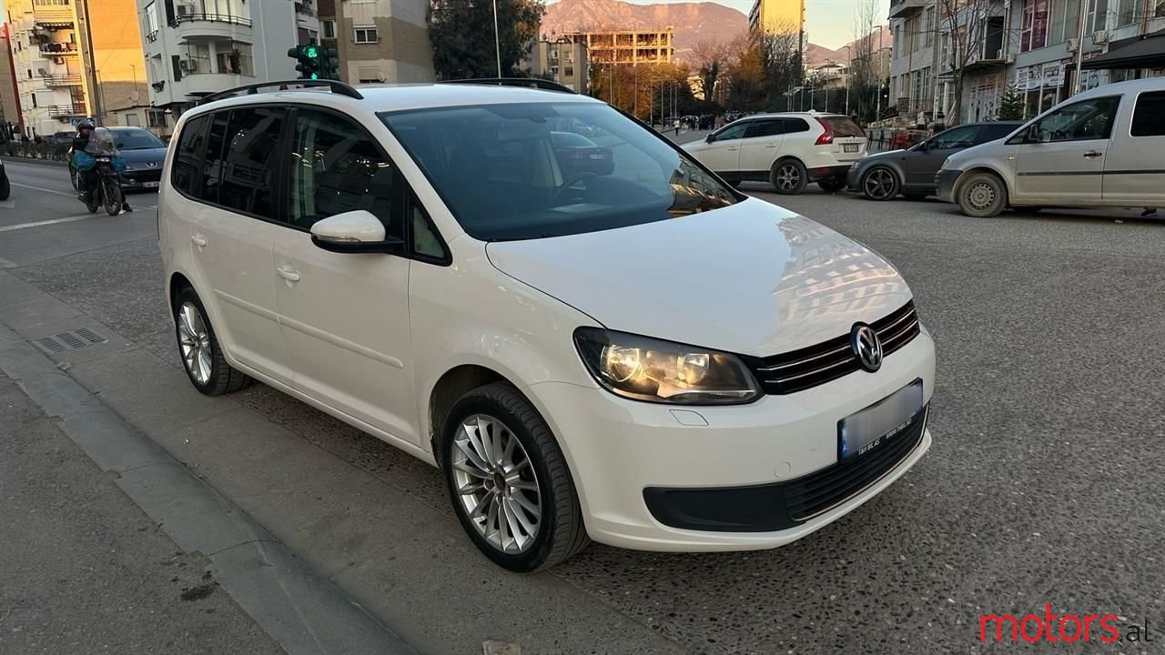 2012' Volkswagen Touran photo #2