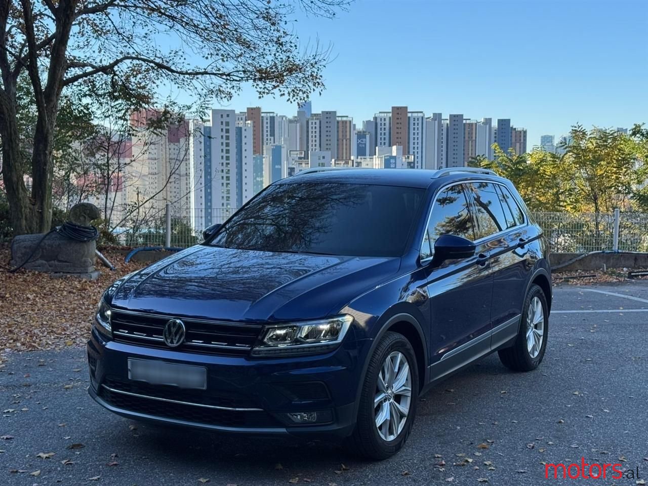 2018' Volkswagen Tiguan photo #2