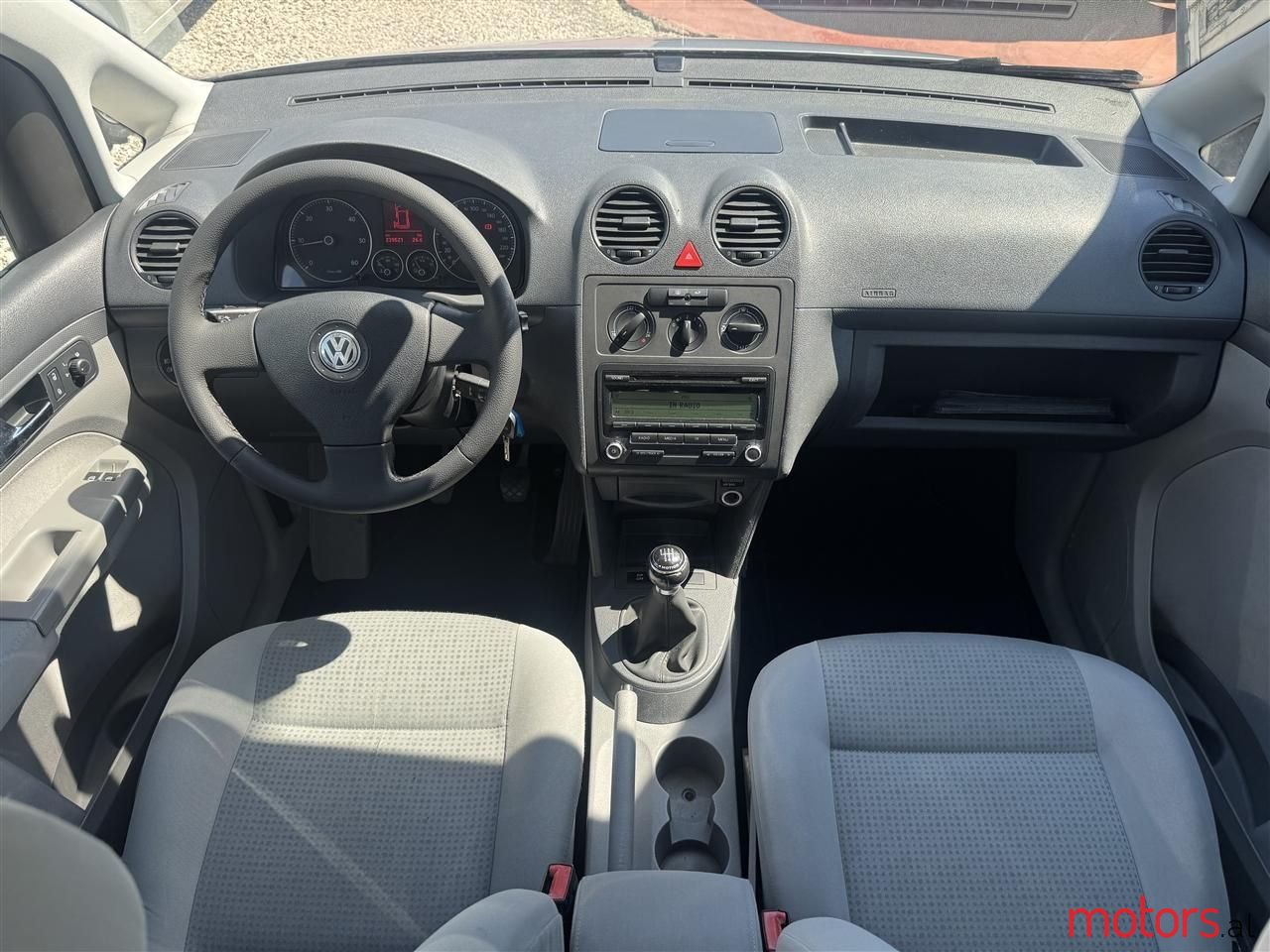 2010' Volkswagen Caddy photo #2