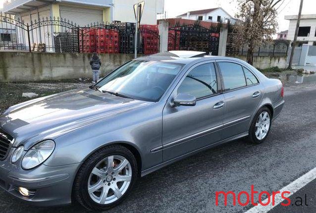 2008' Mercedes-Benz E-Class photo #2