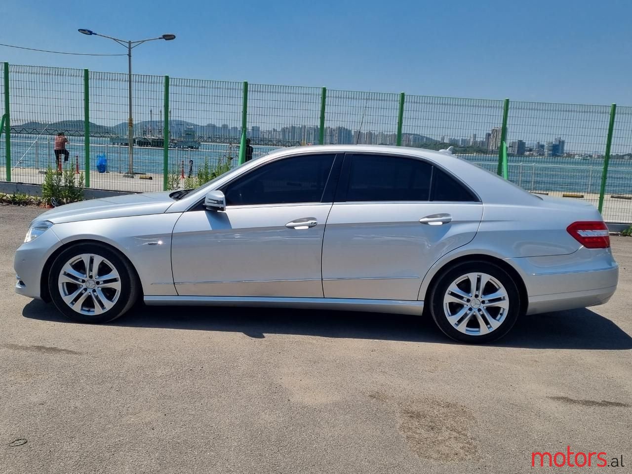 2011' Mercedes-Benz E 220 photo #5