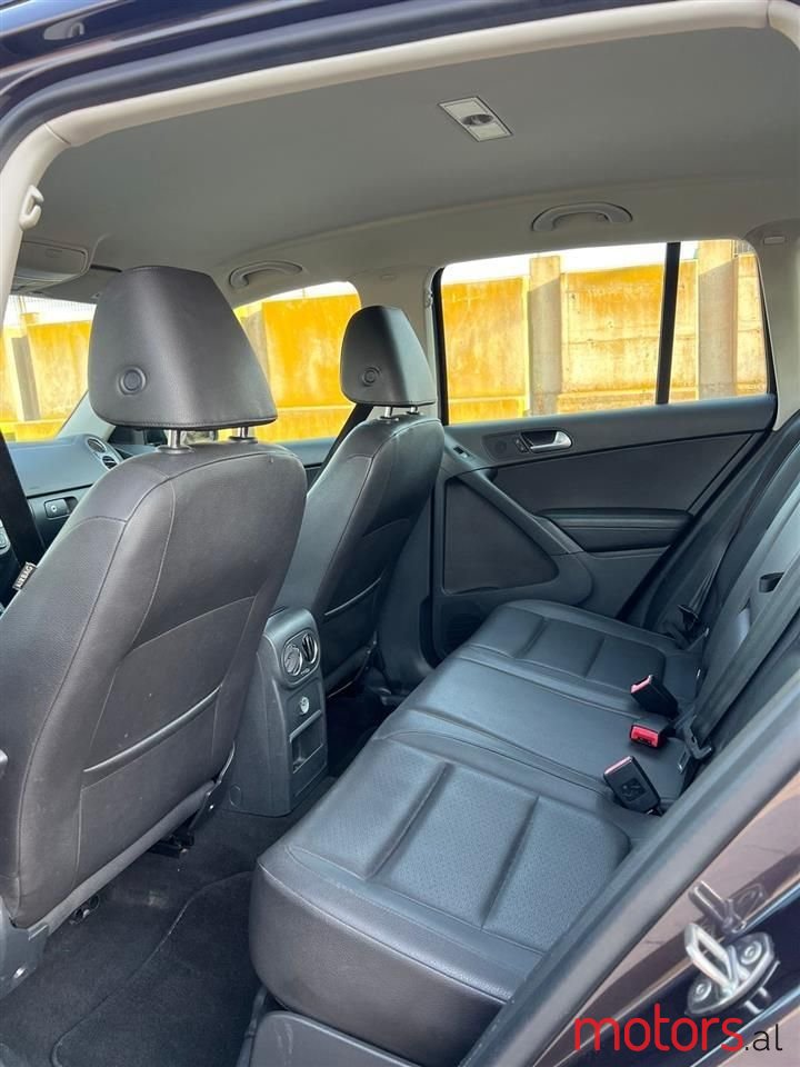 2016' Volkswagen Tiguan photo #2