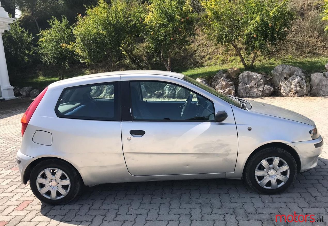 2002' Fiat Punto photo #1