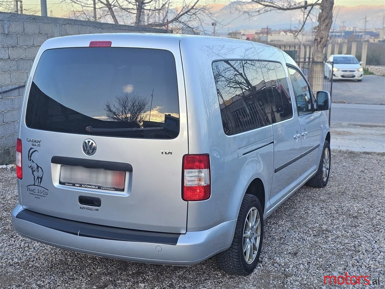 2010' Volkswagen Caddy photo #2