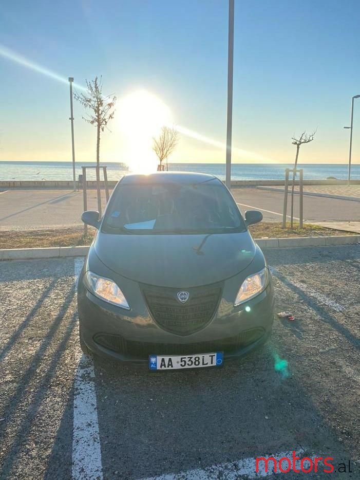 2014' Lancia Ypsilon photo #6