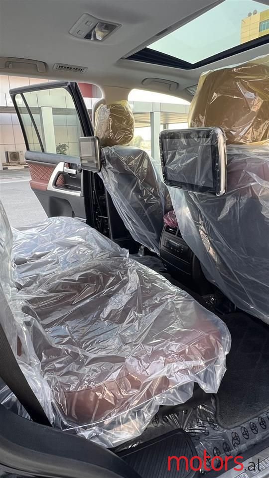 2018' Toyota Land Crusier photo #2