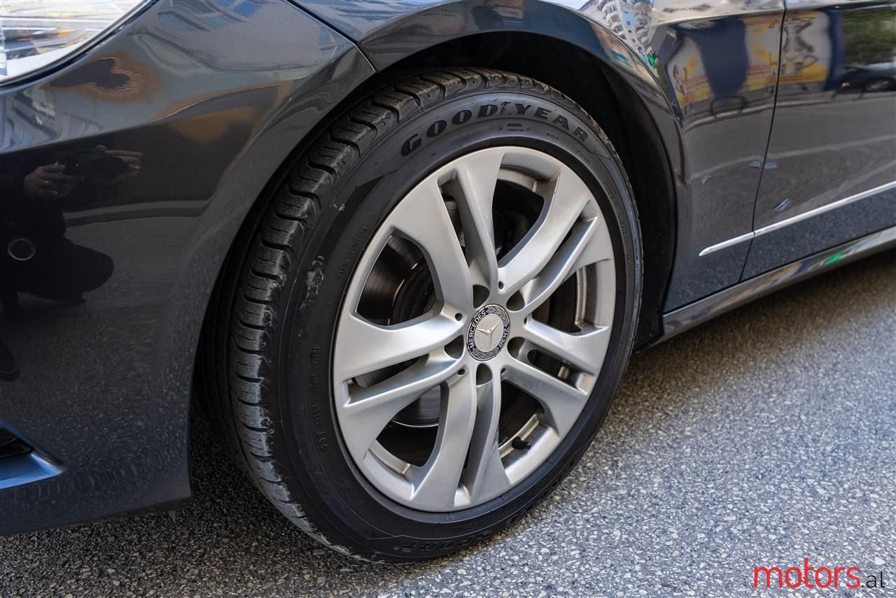 2012' Mercedes-Benz E 250 photo #5