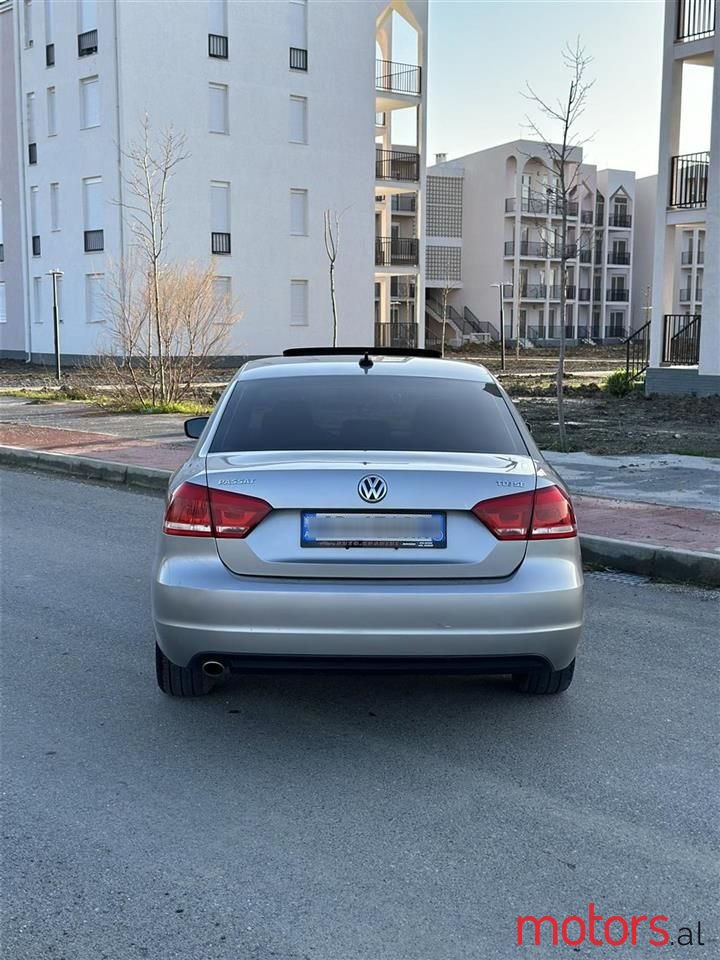 2013' Volkswagen Passat photo #5