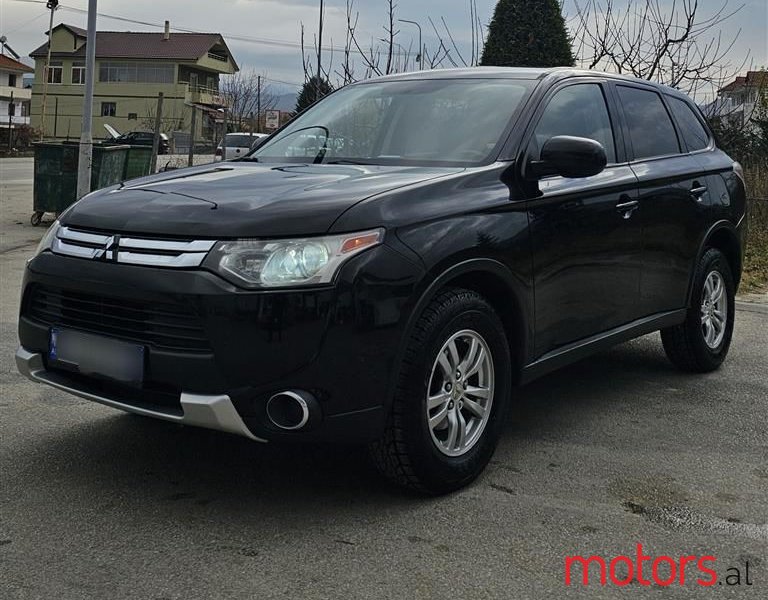 2016' Mitsubishi Outlander photo #1