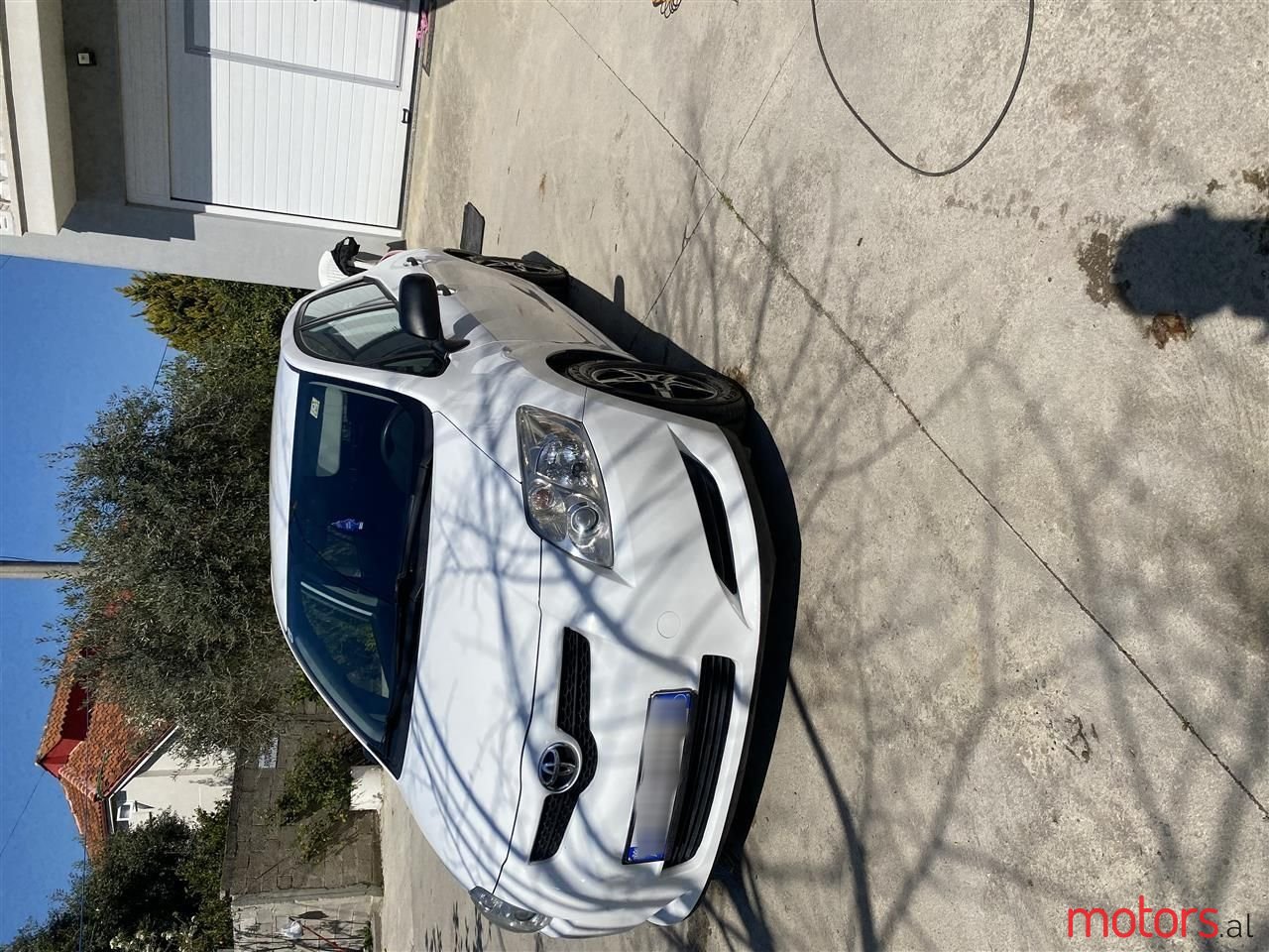 2010' Toyota Auris photo #2