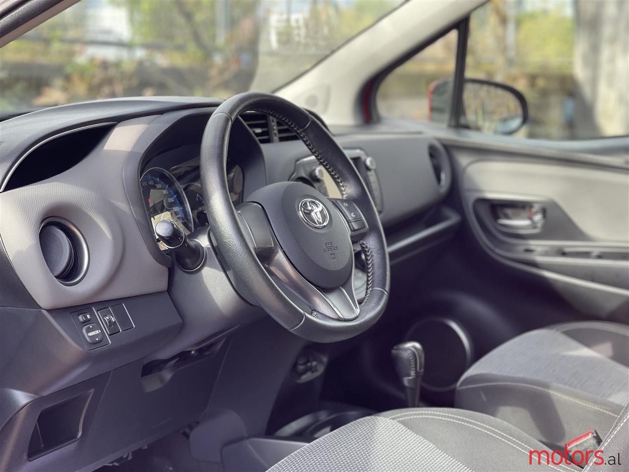 2015' Toyota Yaris photo #6