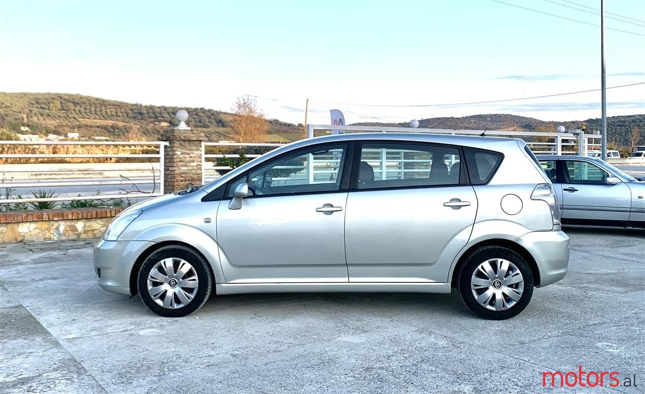 2007' Toyota Avensis Verso photo #5