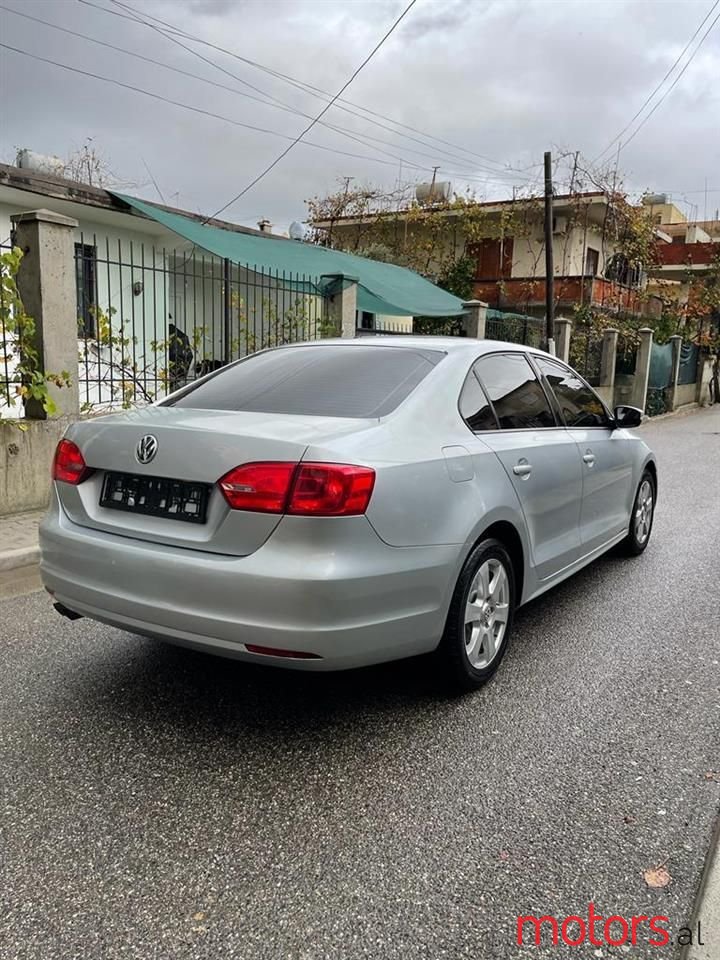 2011' Volkswagen Jetta photo #2