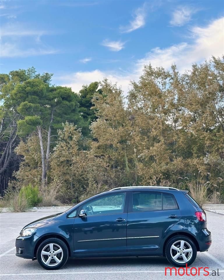 2010' Volkswagen Golf Plus photo #4