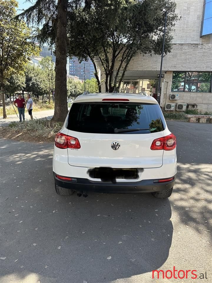 2010' Volkswagen Tiguan photo #4