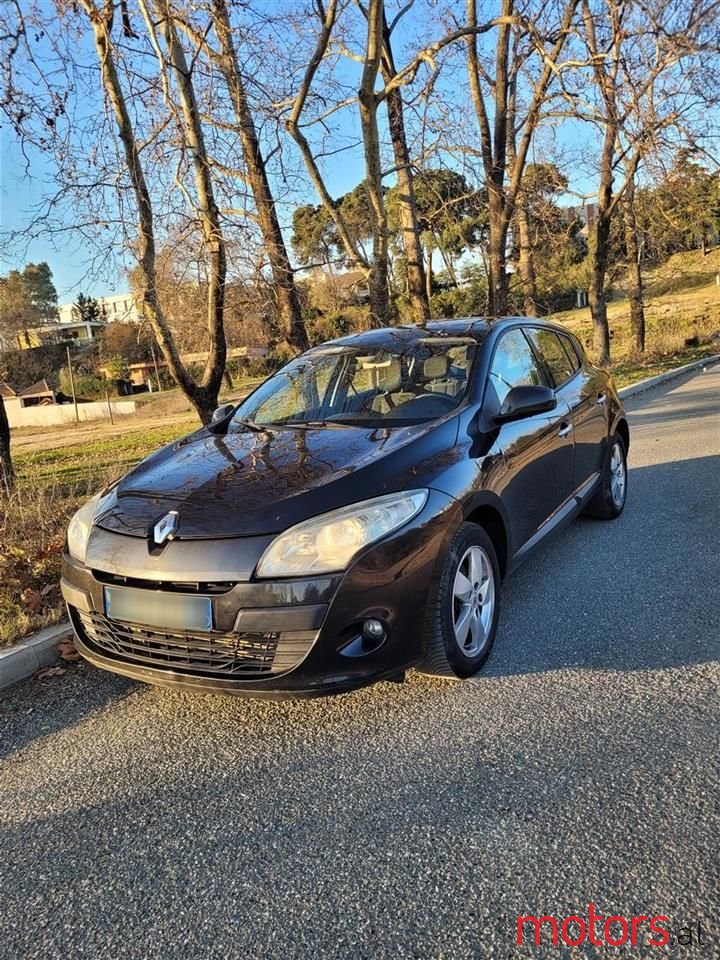 2011' Renault Megane photo #1