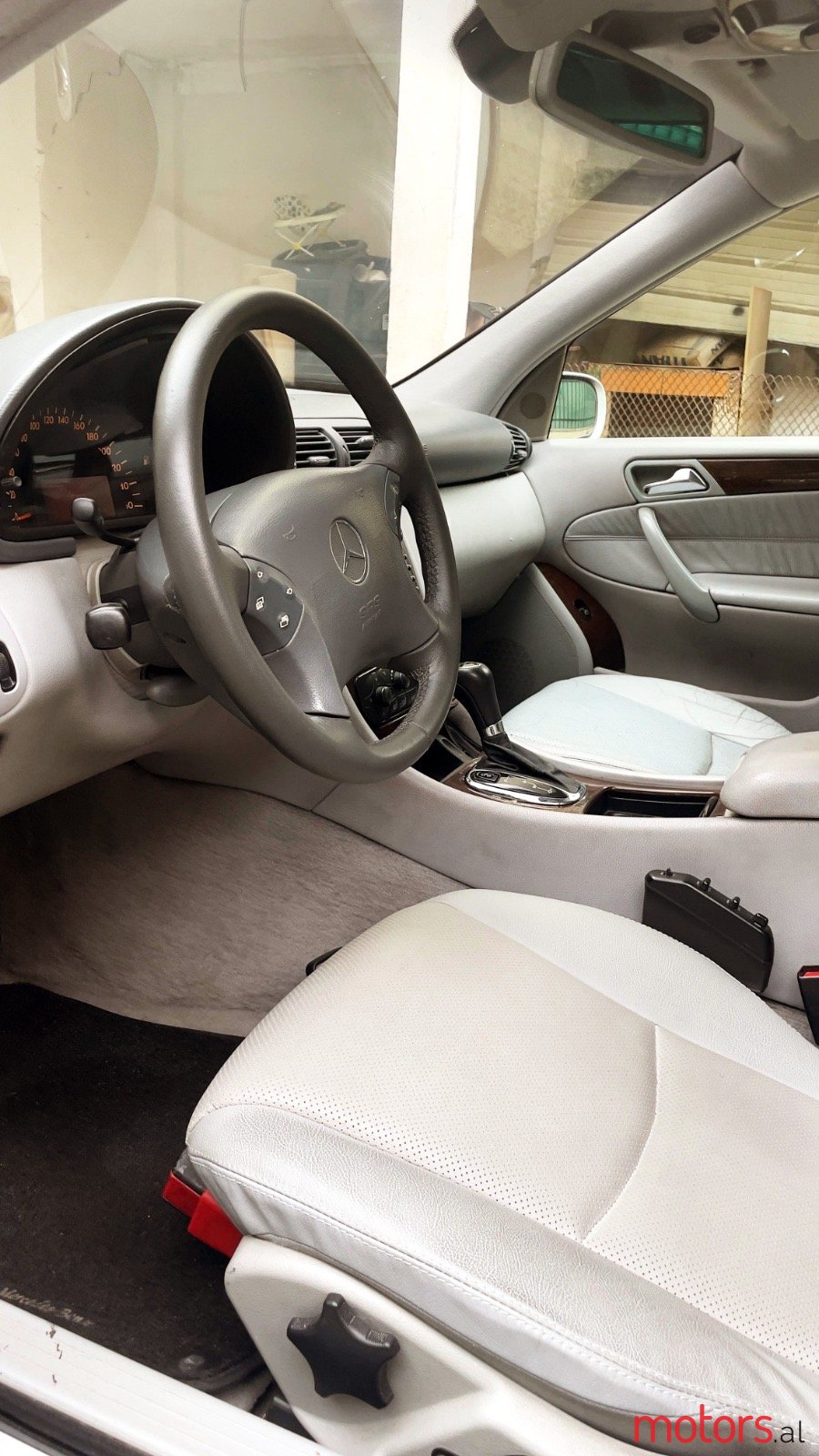 2001' Mercedes-Benz 270 photo #3