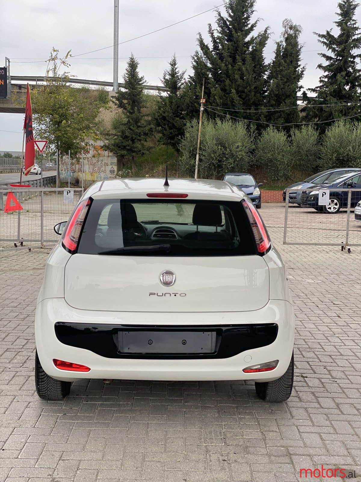 2011' Fiat Punto Evo photo #4