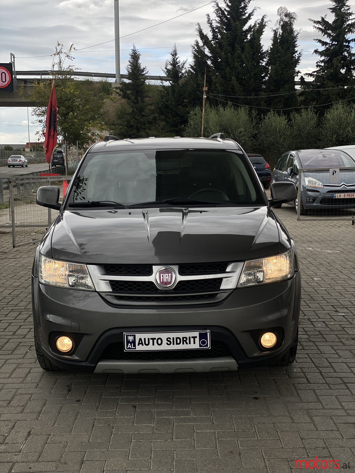 2011' Fiat Freemont photo #2