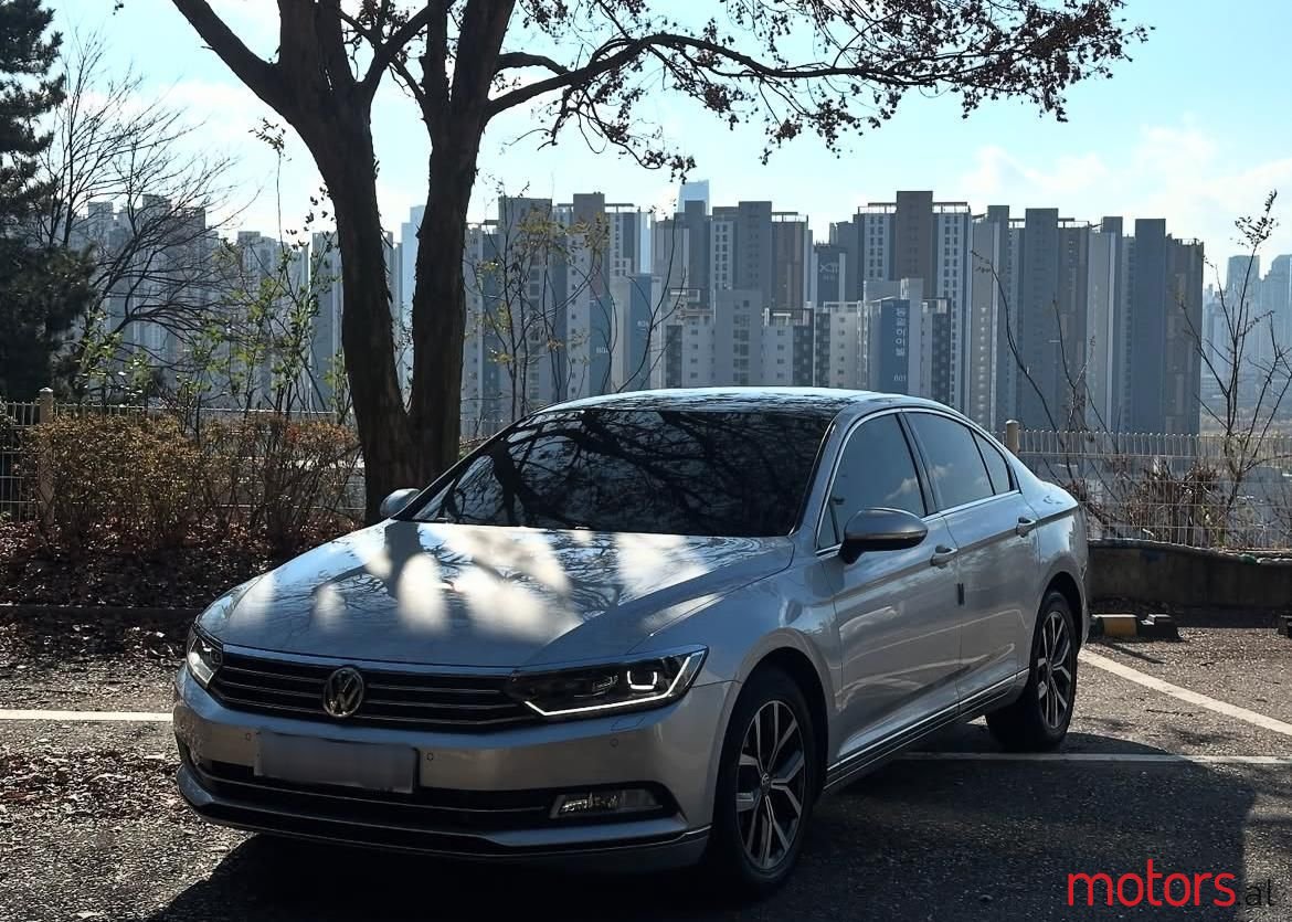 2018' Volkswagen Passat photo #1