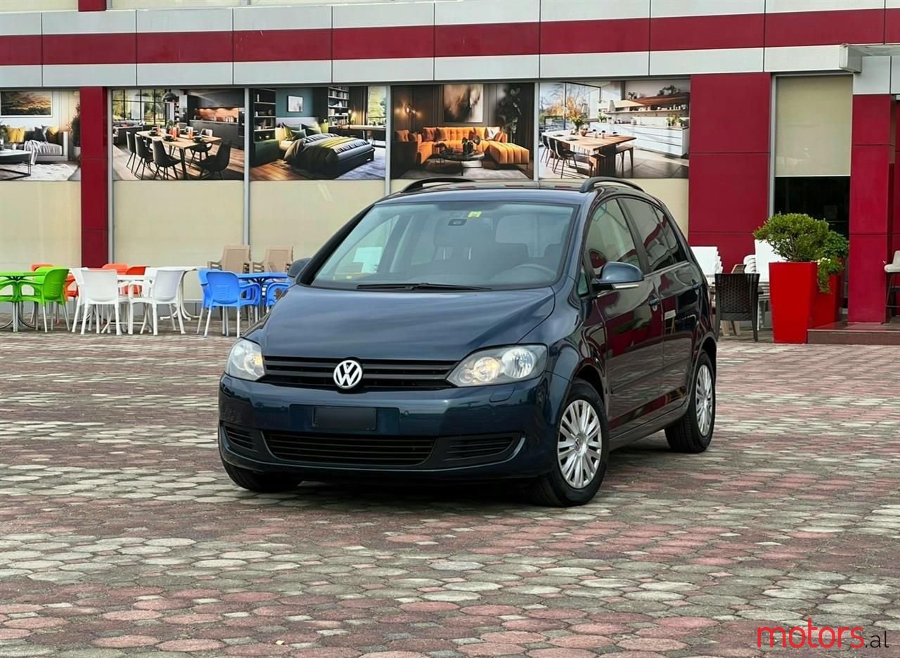 2010' Volkswagen Golf photo #1