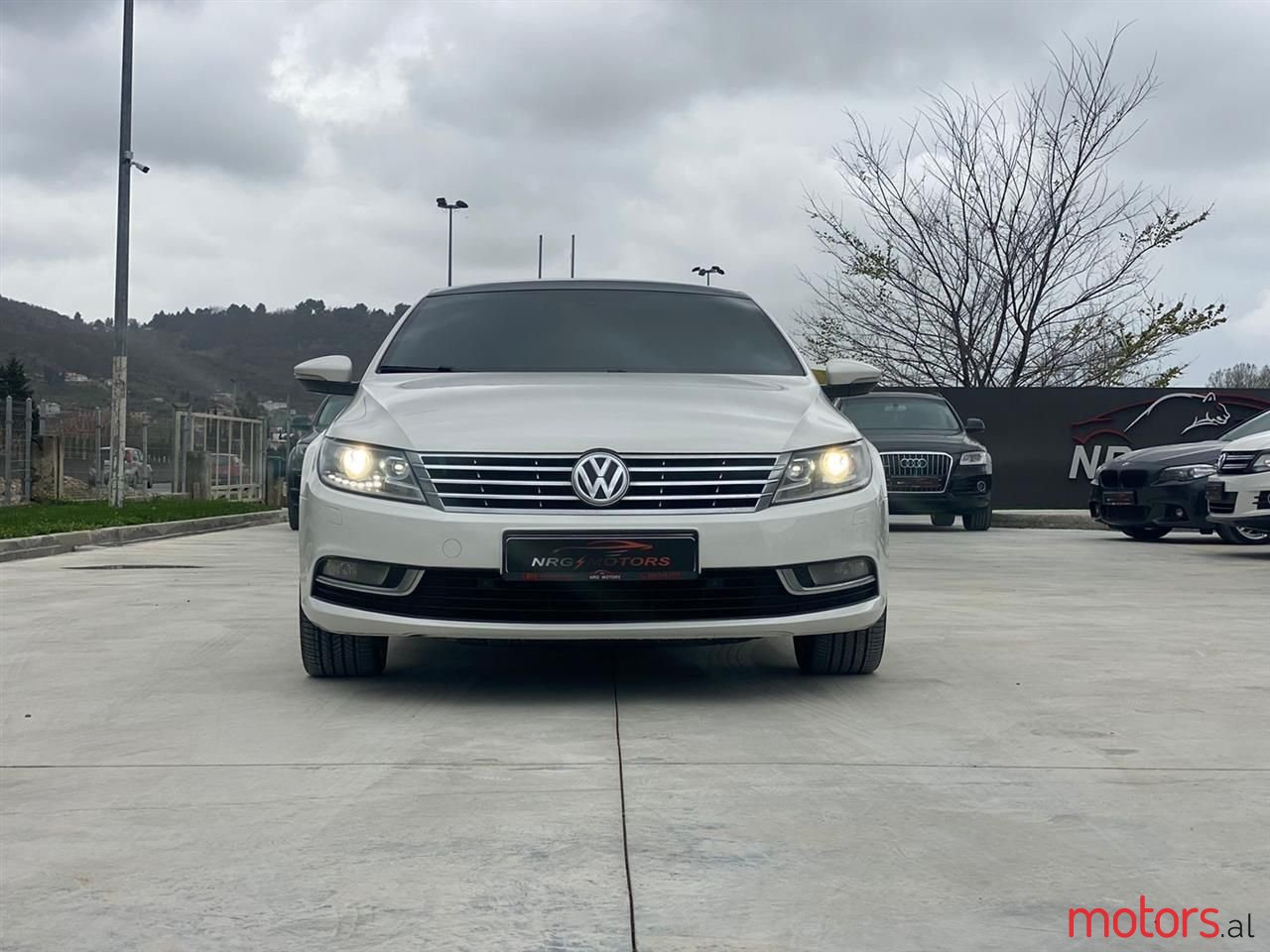 2013' Volkswagen Passat photo #2