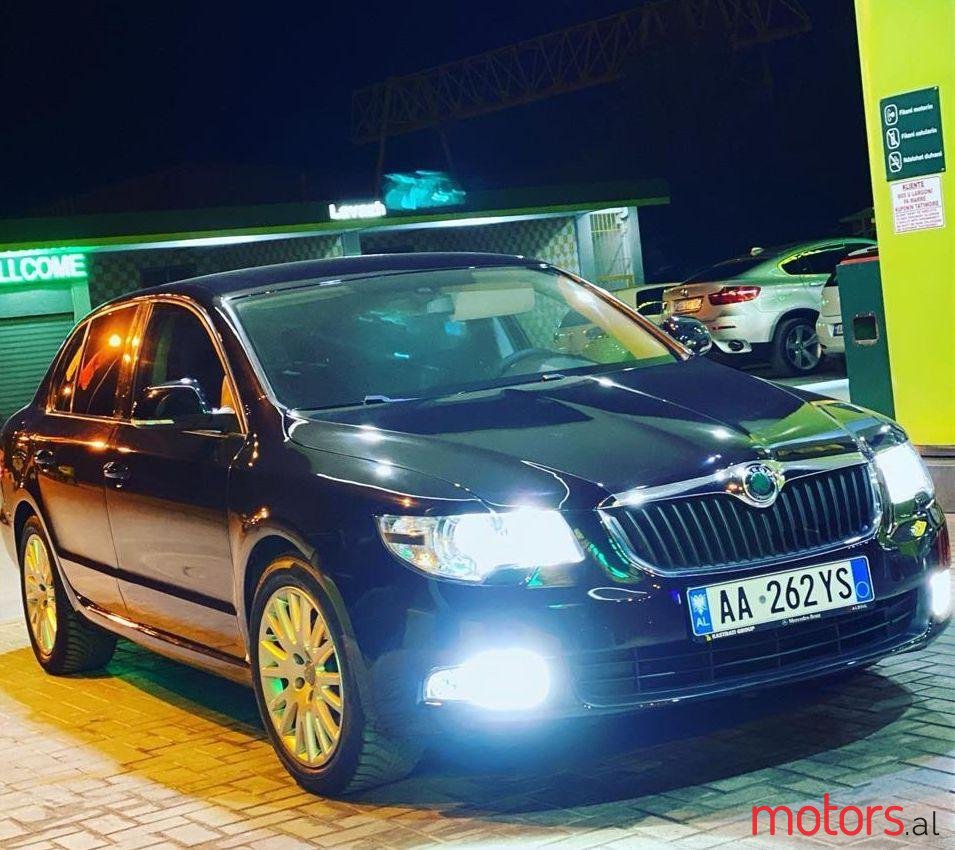 2011' Skoda Superb photo #1