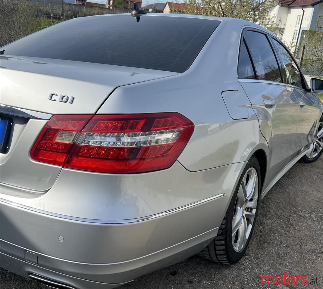 2012' Mercedes-Benz E 220 photo #6