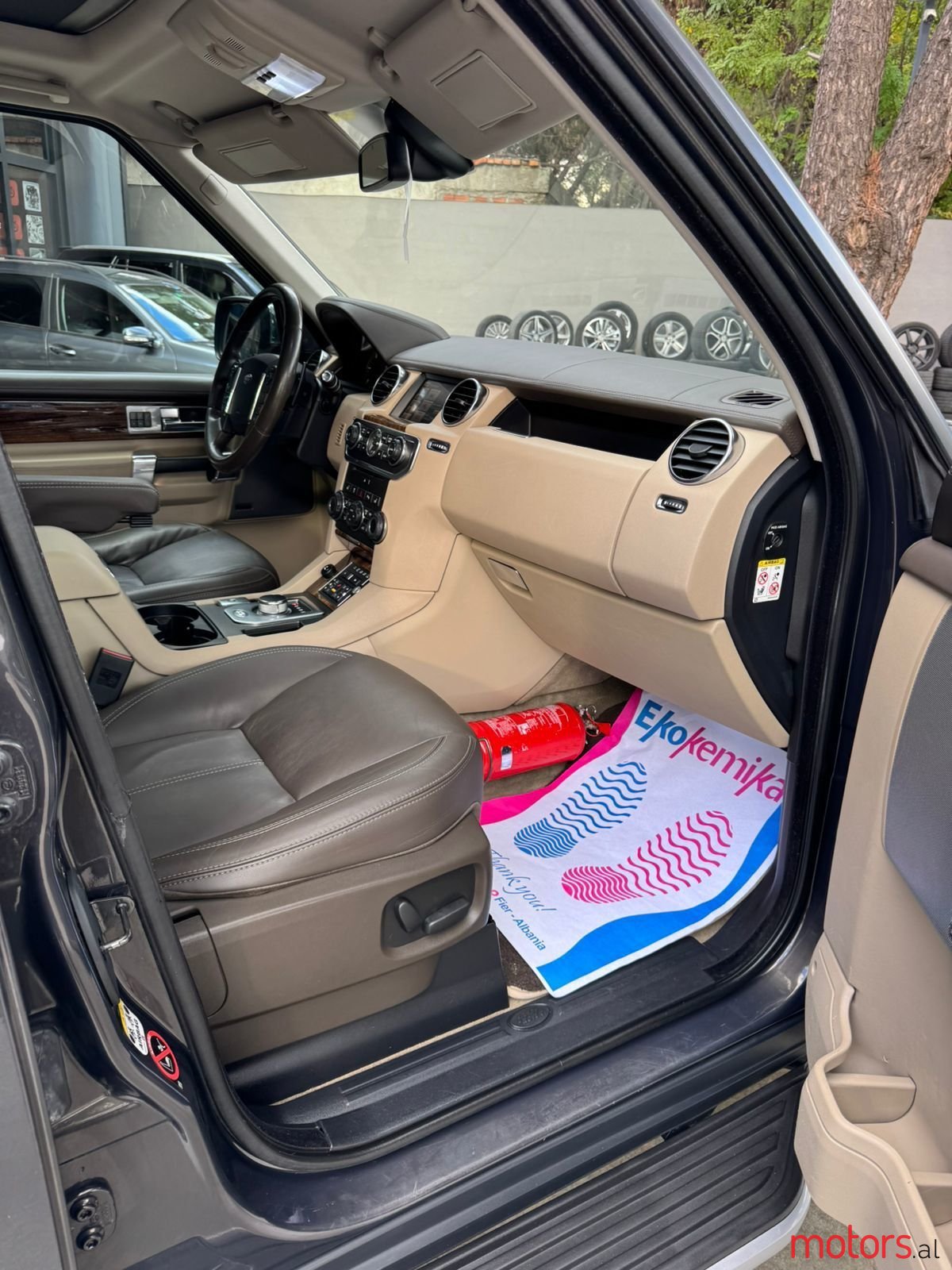 2013' Land Rover Discovery photo #4