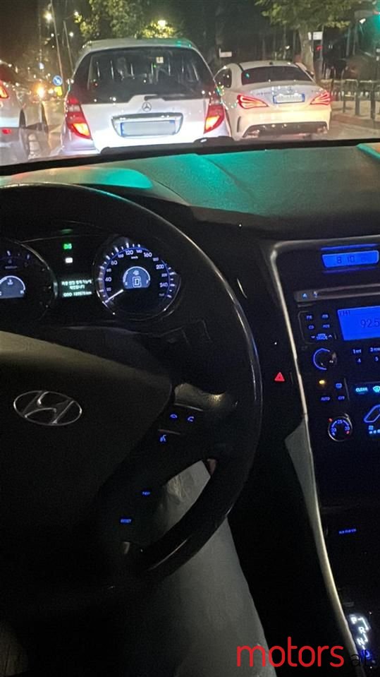 2011' Hyundai Sonata photo #2