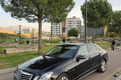 2010' Mercedes-Benz E 220