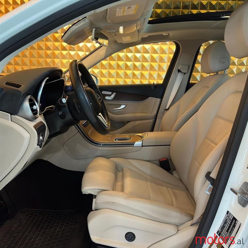 2020' Mercedes-Benz GLC 250 photo #6