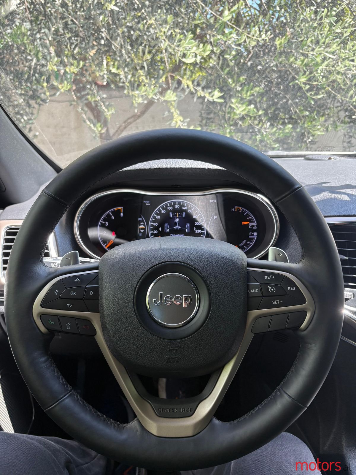 2015' Jeep Grand Cherokee photo #6