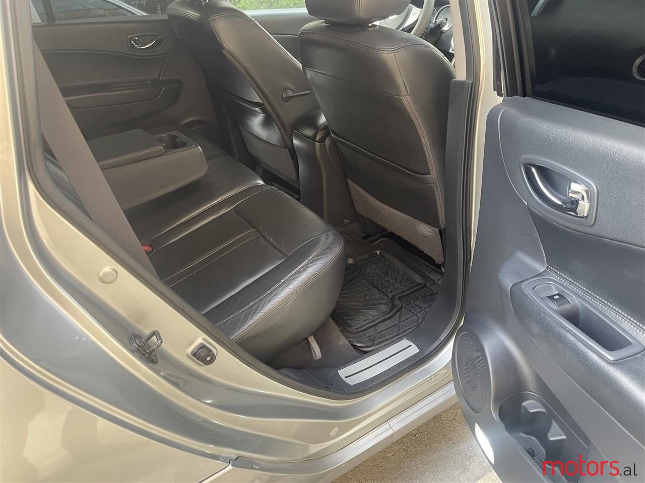 2010' Renault Koleos photo #5