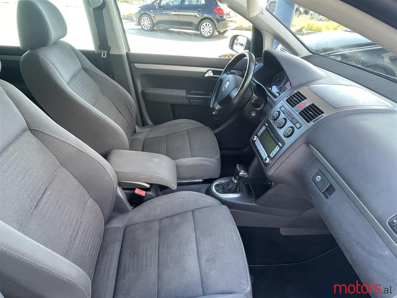 2007' Volkswagen Touran photo #4