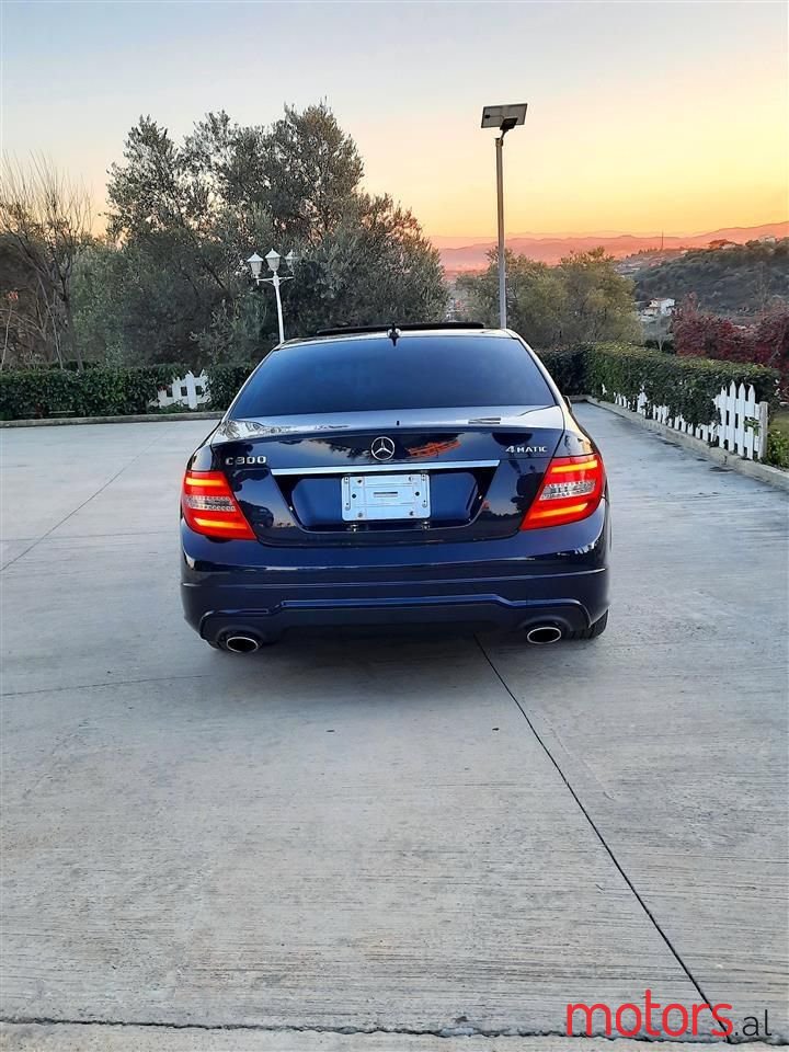 2012' Mercedes-Benz C 300 photo #5