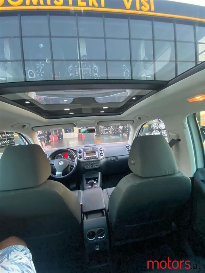 2009' Volkswagen Tiguan photo #4