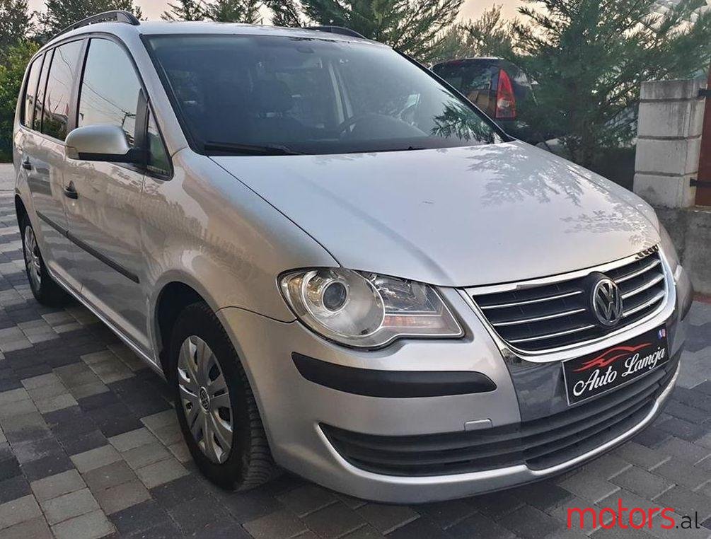 2007' Volkswagen Touran photo #1