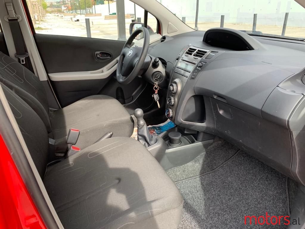 2009' Toyota Yaris photo #4
