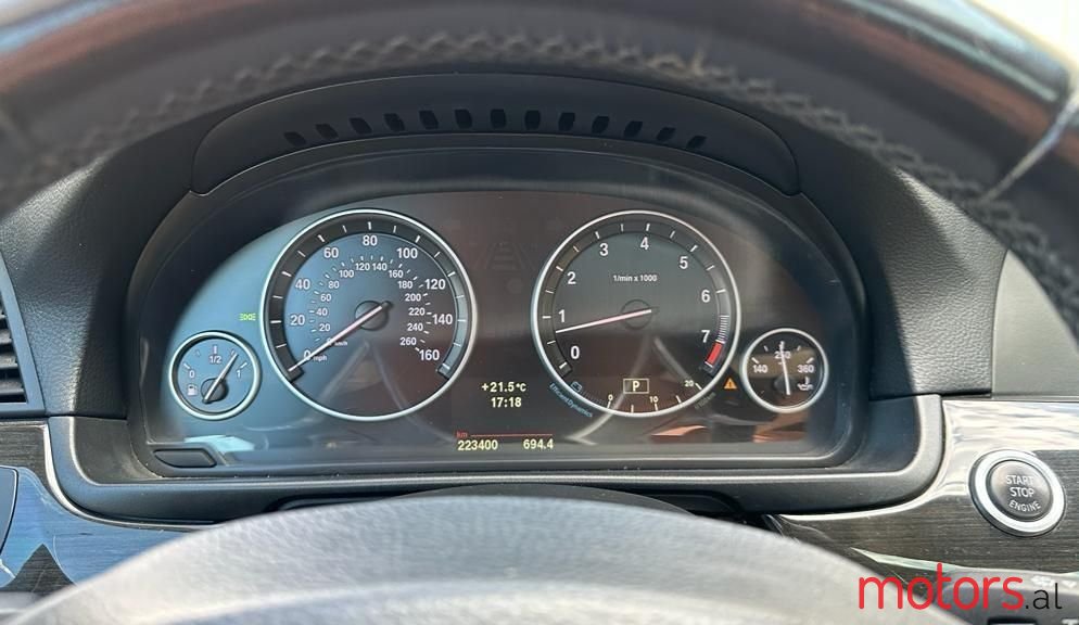 2011' BMW 528 photo #2