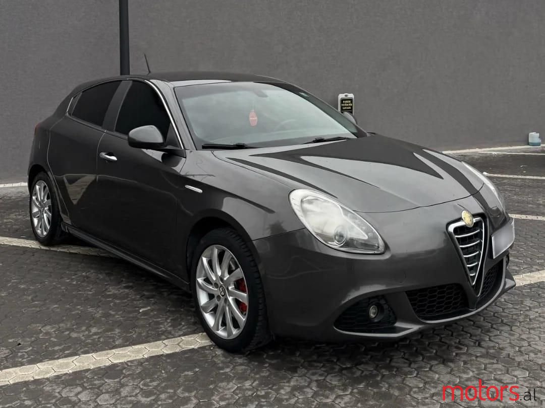 2012' Alfa Romeo Giulietta photo #5