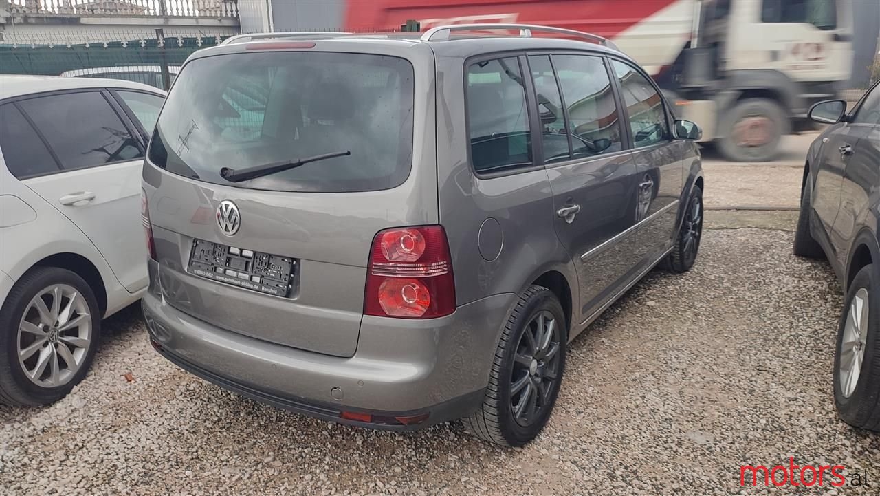 2007' Volkswagen Touran photo #1