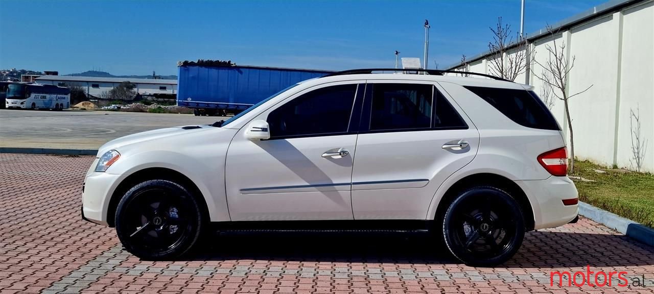 2011' Mercedes-Benz ML 350 photo #3