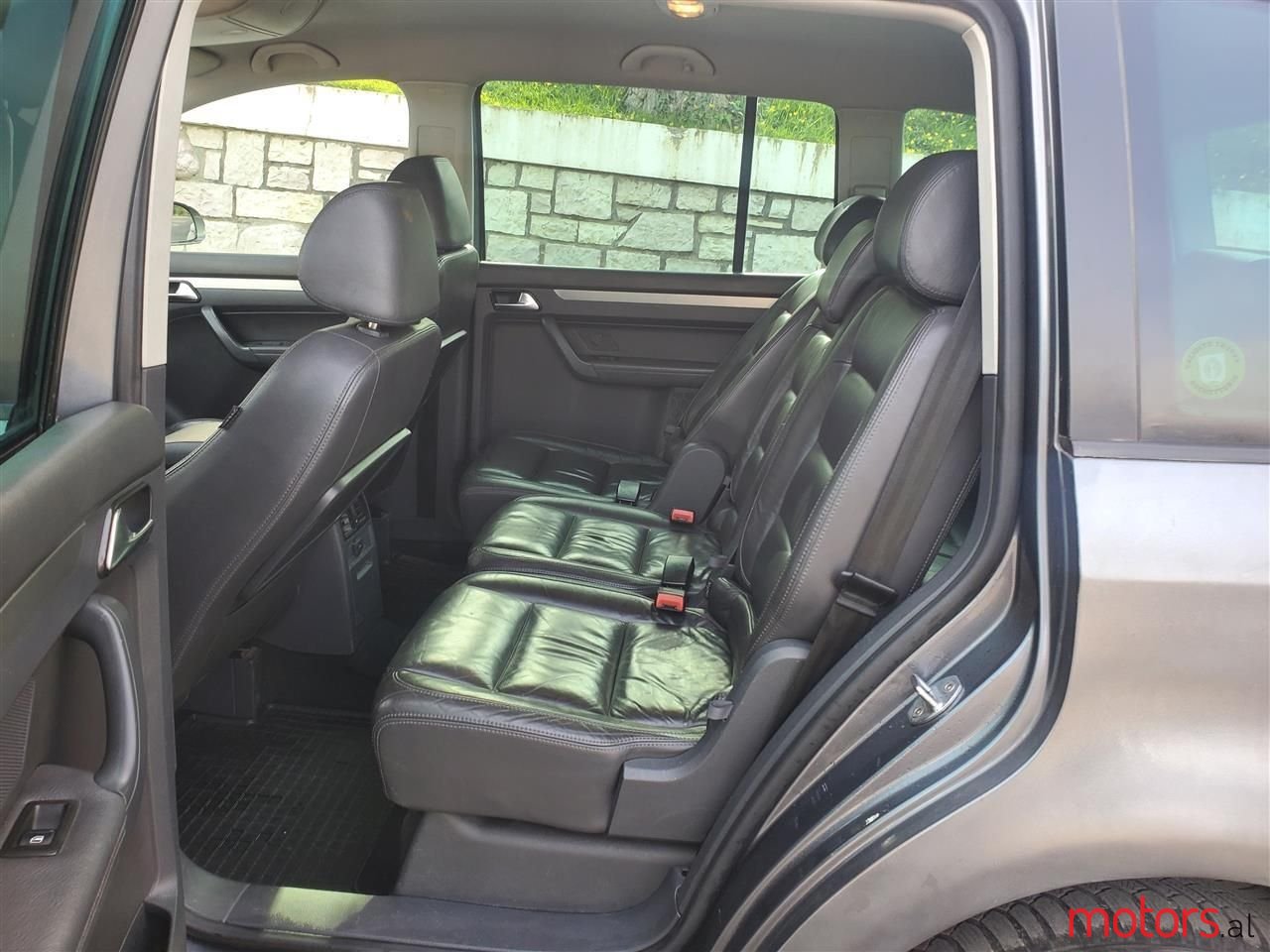 2008' Volkswagen Touran photo #4