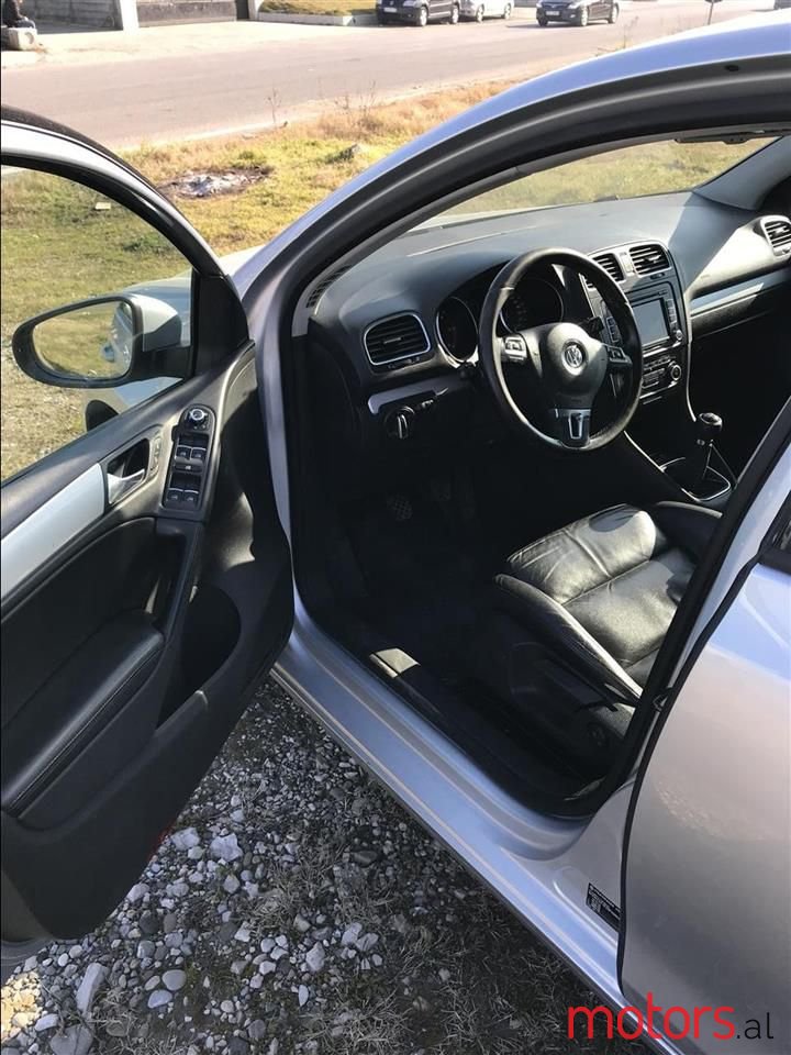 2008' Volkswagen Golf photo #6