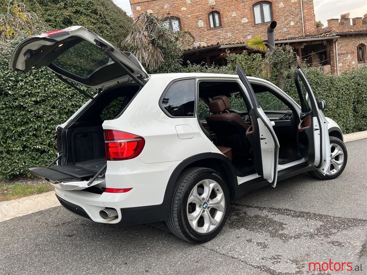 2011' BMW X5 photo #1